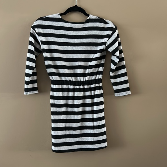 H&M stripe girl’s dress size 6-8 yrs old - Picture 4 of 6